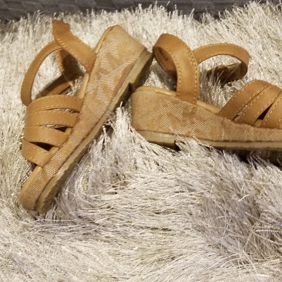 Authentic Michael Kors toddler wedged sandals - Picture 3 of 7